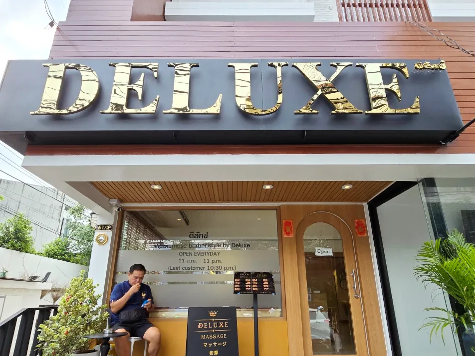 Deluxe Massage & Spa