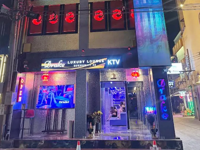 Drake Luxury Lounge