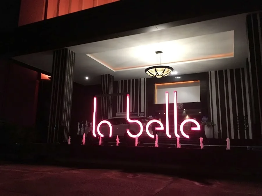 拉贝尔La Belle